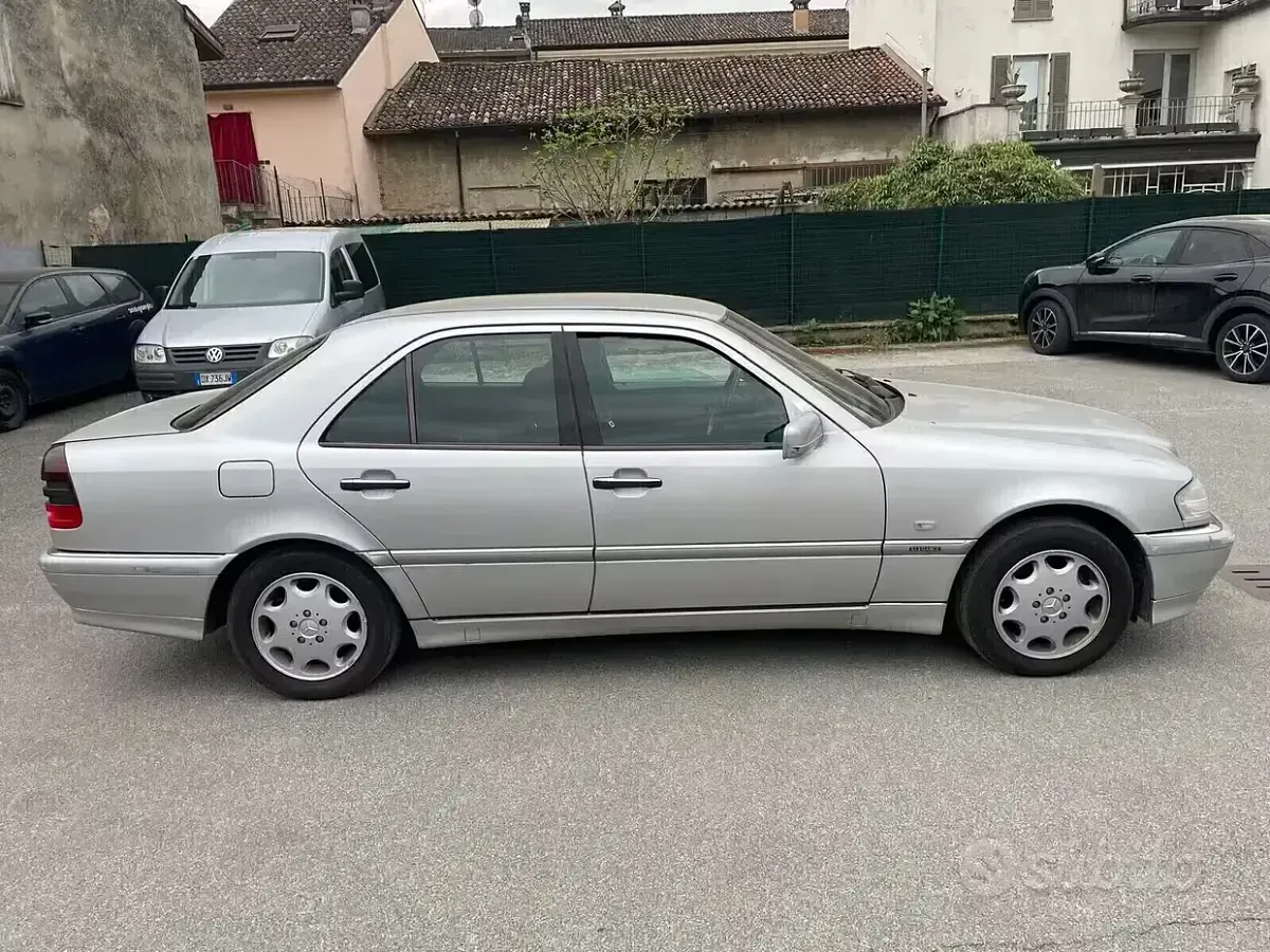 Usata Mercedes C200 193 CV (141 kW) 1998 Grigio Berlina