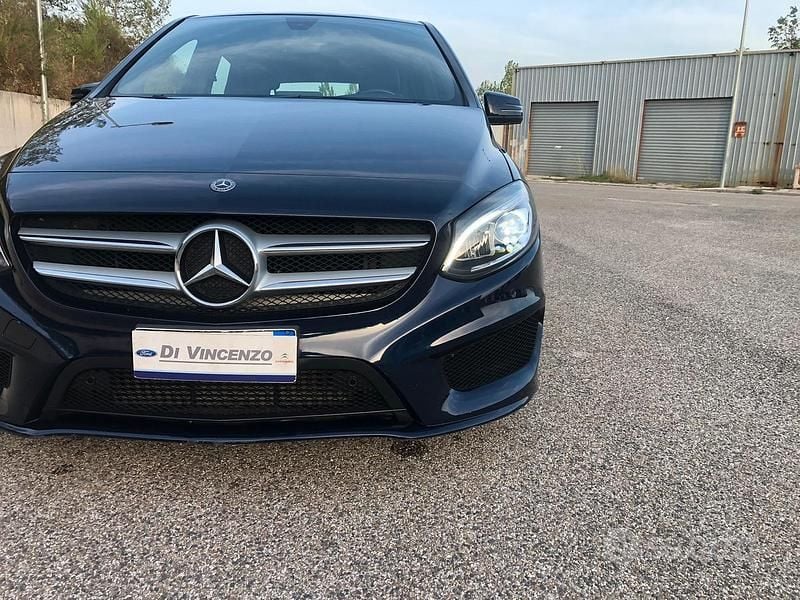 Usata Mercedes B200 Premium 136 CV (100 kW) 2018 Blu Utilitaria