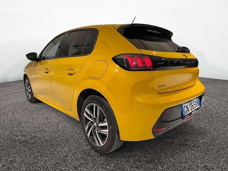 Usata Peugeot 208 Allure 101 CV (74 kW) 2023 Giallo Utilitaria