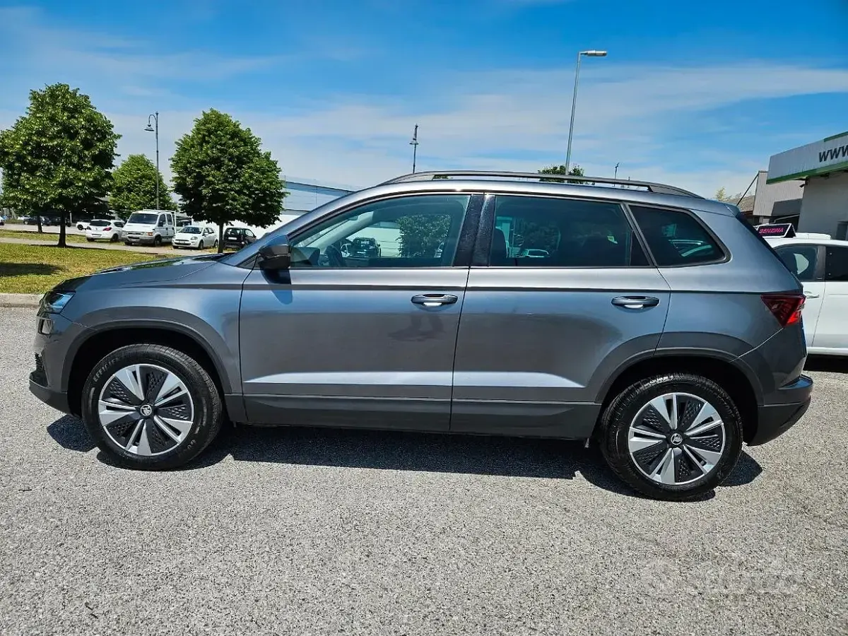 Usata Skoda Karoq Executive 116 CV (85 kW) 2022 Grigio SUV