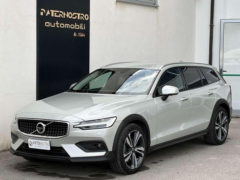Grigio Usata 2019 Volvo V60 CC Pro Station wagon | 26.999 € (Buon prezzo) - Immagine 1/4
