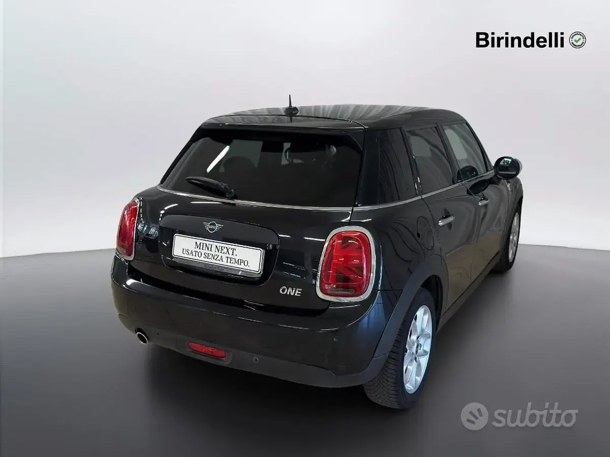 Usata Mini ONE 75 CV (55 kW) 2018 Midnight black metallizzato Utilitaria
