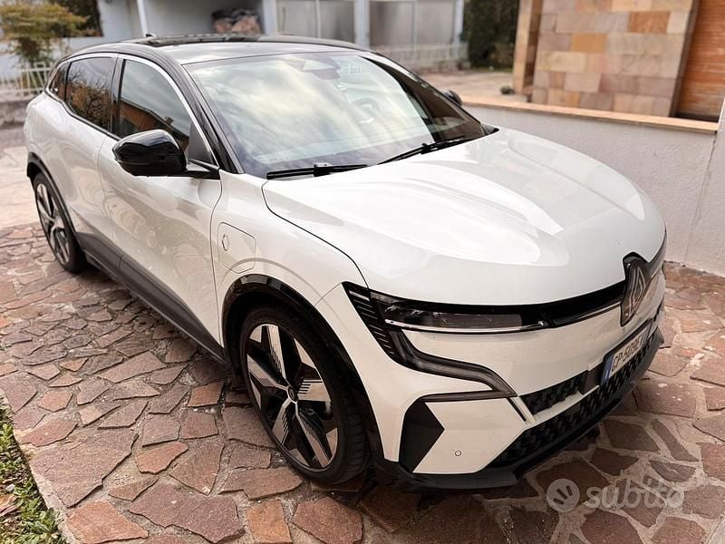 Usata Renault Megane E-Tech Techno 161 kW (220 CV) 2023 Bianco SUV