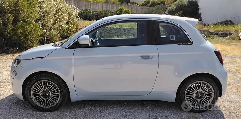 Usata Fiat 500e La Prima 42 kW (58 CV) 2020 Blu Berlina