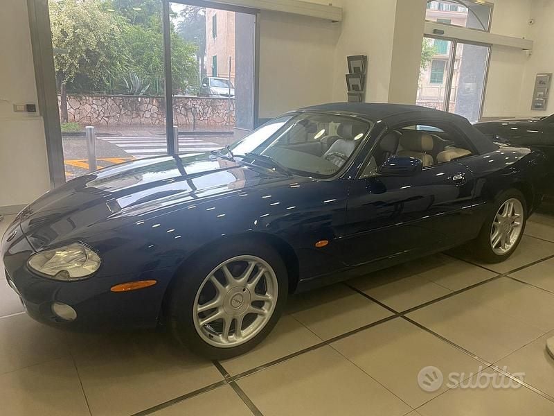 Usata Jaguar XK8 284 CV (208 kW) 2001 Blu Cabrio