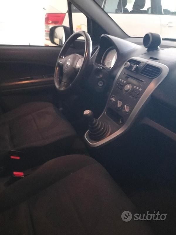 Usata Opel Agila 86 CV (63 kW) 2009 Nero Utilitaria