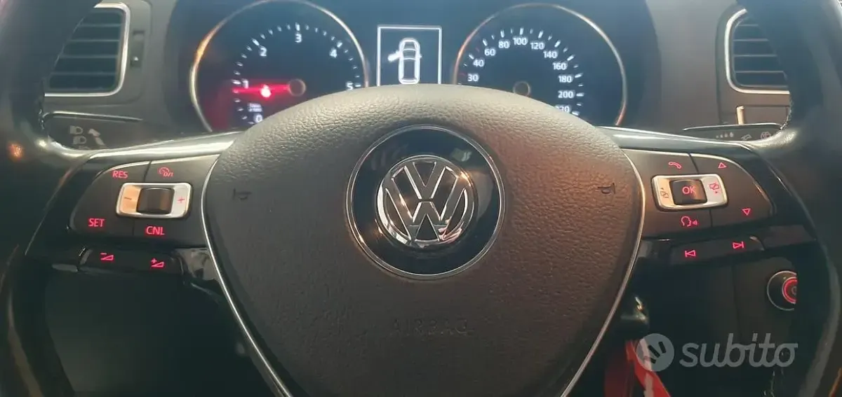 Usata VW Polo Comfortline 75 CV (55 kW) 2017 Grigio Berlina