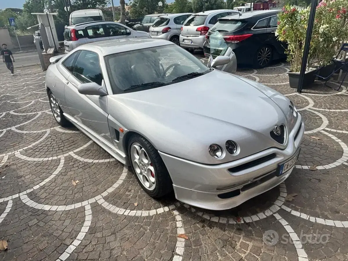 Usata Alfa Romeo GTV 150 CV (110 kW) 2002 Grigio Coupé