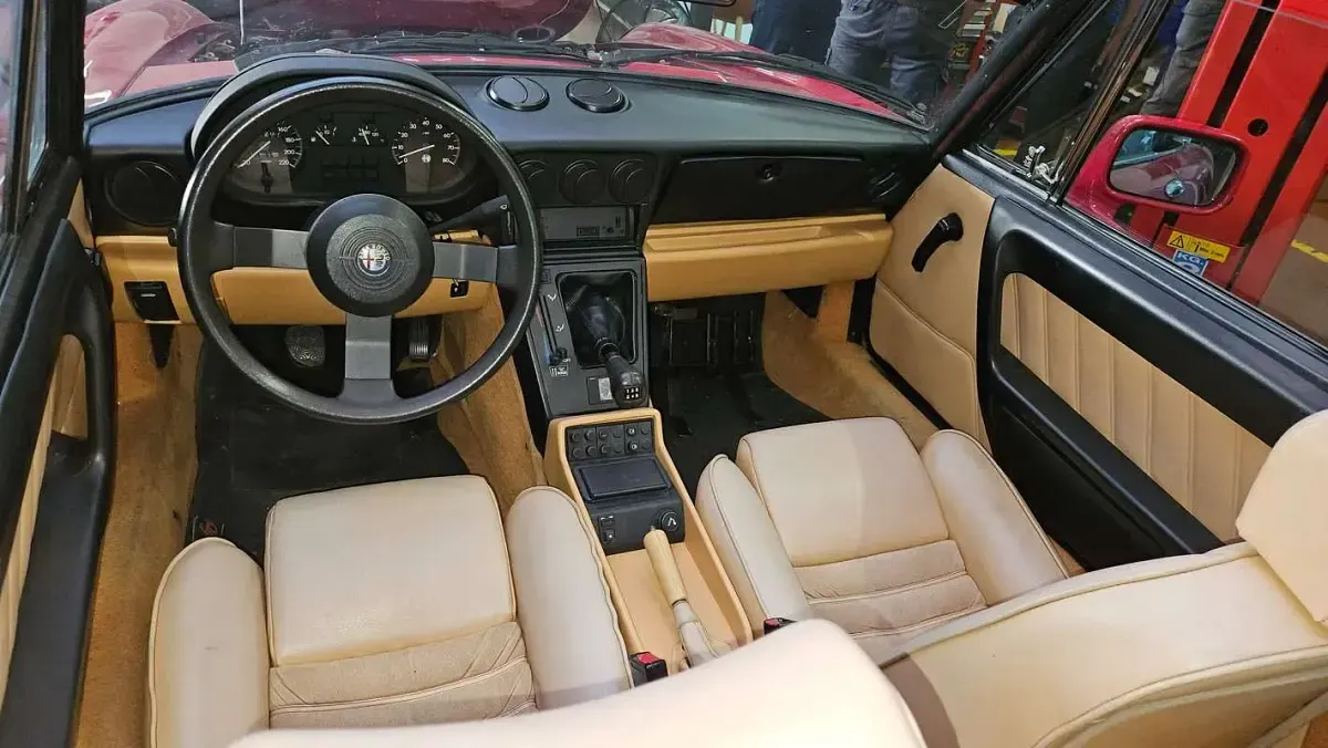 Usata Alfa Romeo Spider 122 CV (89 kW) 1991 Rosso Cabrio