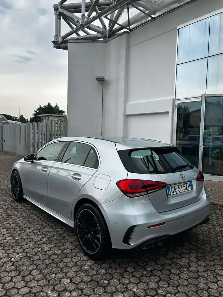 Usata Mercedes A180 116 CV (85 kW) 2018 Argento Berlina