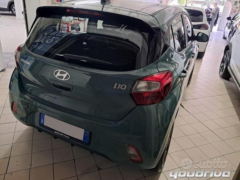 Nuova Hyundai i10 63 CV (46 kW) 2025 Verde Utilitaria