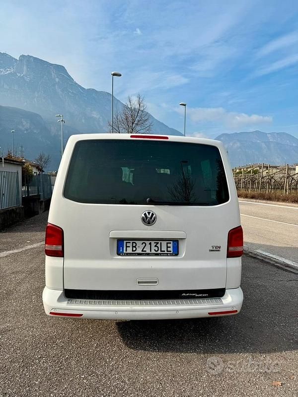 Usata VW Multivan 180 CV (132 kW) 2012 Bianco