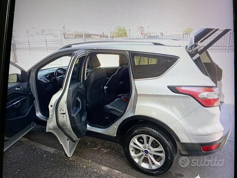 Usata Ford Kuga Titanium 120 CV (88 kW) 2017 Grigio SUV