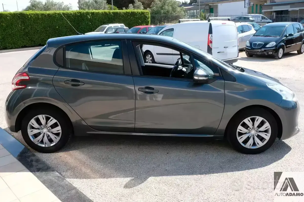 Usata Peugeot 208 Access 82 CV (60 kW) 2012 Grigio Utilitaria