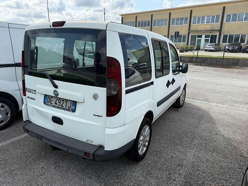 Usata Fiat Doblò 120 CV (88 kW) 2007 Bianco Monovolume