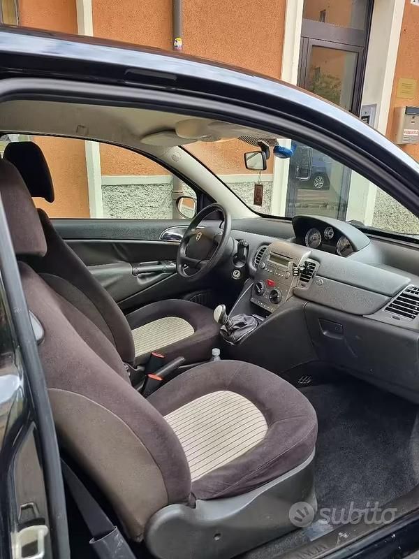 Usata Lancia Ypsilon 60 CV (44 kW) 2008 Nero Utilitaria