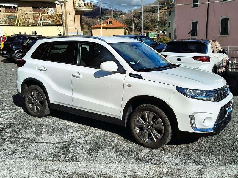Usata Suzuki Vitara Cool 129 CV (94 kW) 2020 Bianco pastello SUV