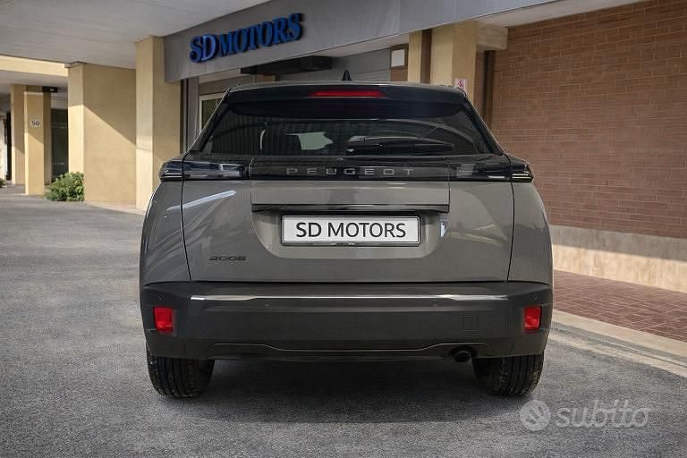 Usata Peugeot 2008 Allure 101 CV (74 kW) 2024 Grigio SUV