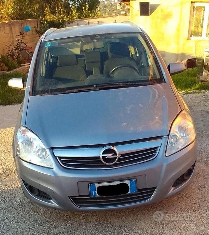 Usata Opel Zafira 150 CV (110 kW) 2010 Grigio Monovolume
