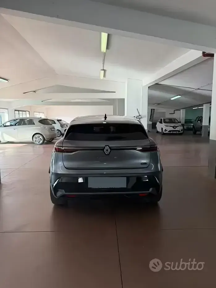 Usata Renault Megane E-Tech Techno 55 kW (75 CV) 2023 Grigio Station wagon