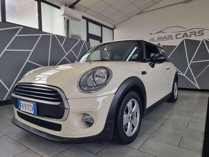 Begagnad Mini ONE 75 HK (55 kW) 2017 Beige Halvkombi