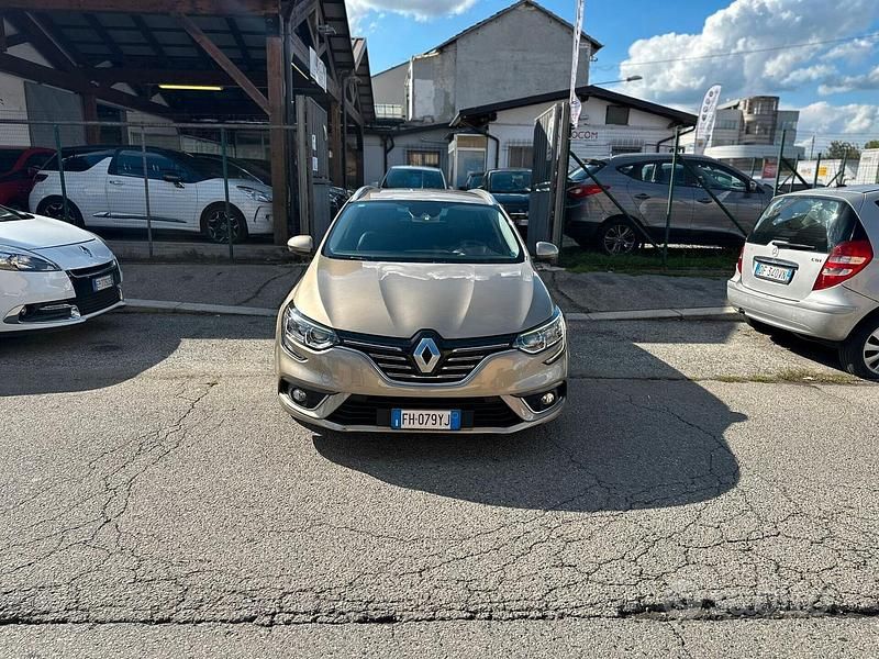 Usata Renault Mégane IV Bose Edition 110 CV (80 kW) 2017 Marrone Berlina