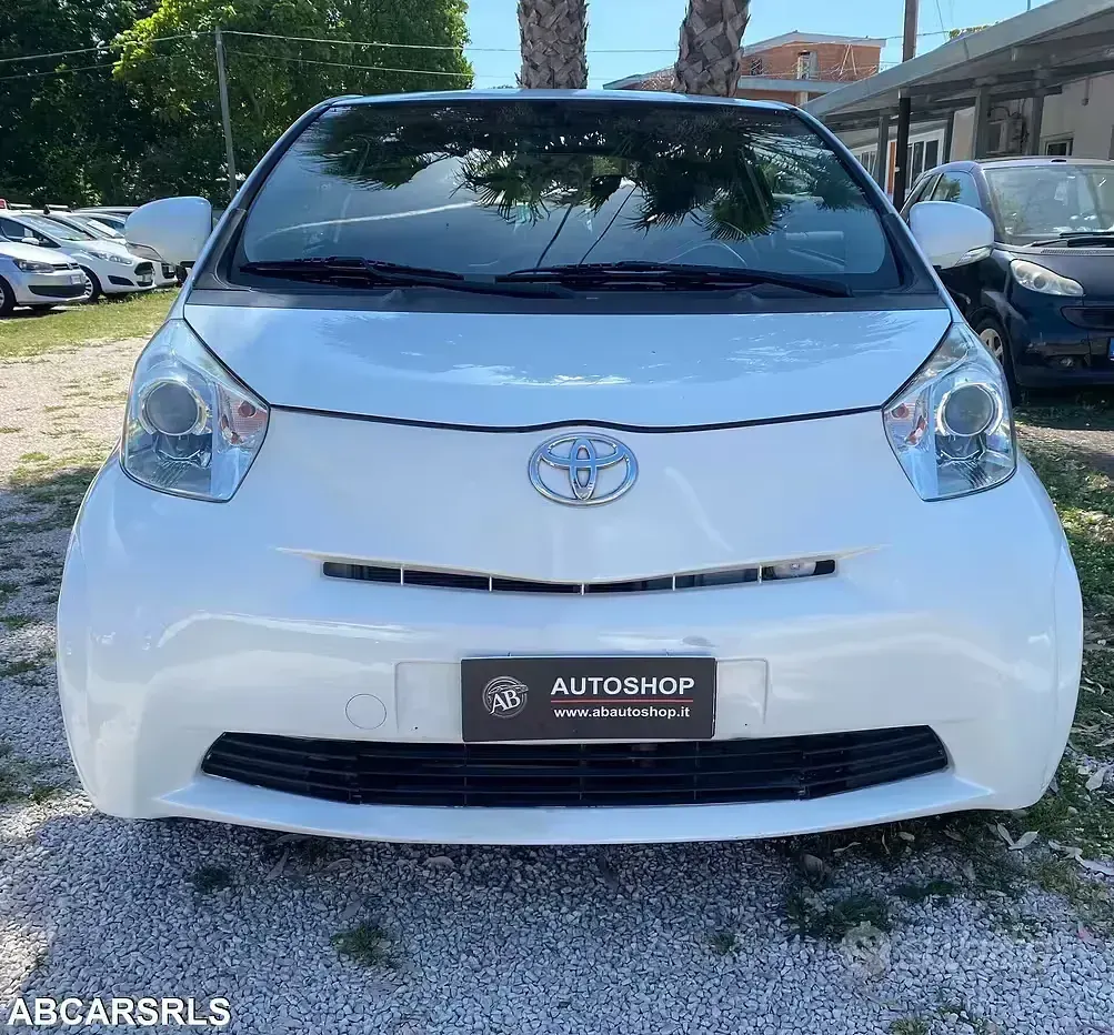 Usata Toyota iQ 68 CV (50 kW) 2009 Bianco Utilitaria