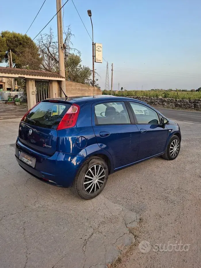 Usata Fiat Grande Punto 65 CV (47 kW) 2009 Bluazzurro Utilitaria
