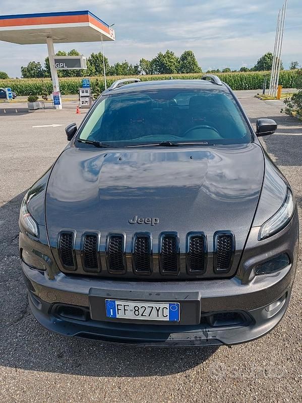 Grigio Usata 2016 Jeep Cherokee SUV | 13.400 € (Ottimo prezzo) - Immagine 1/4