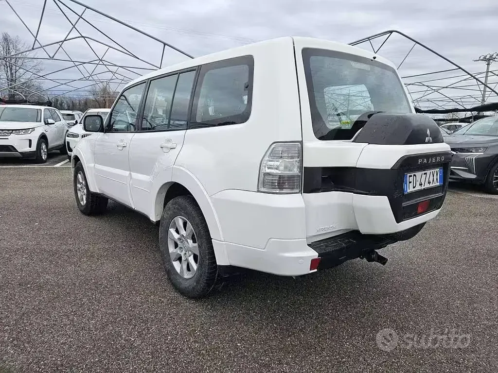 Usata Mitsubishi Pajero Instyle 190 CV (139 kW) 2016 Bianco SUV