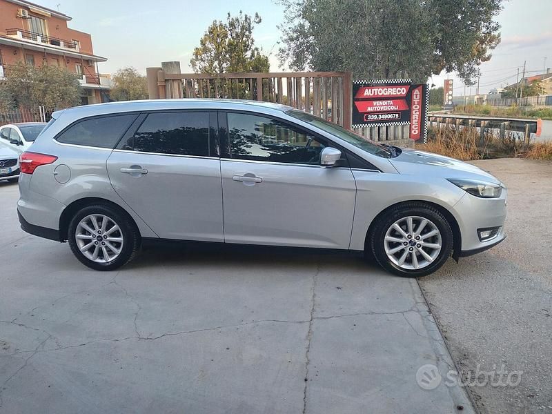Usata Ford Focus Titanium 120 CV (88 kW) 2015 Grigio Station wagon