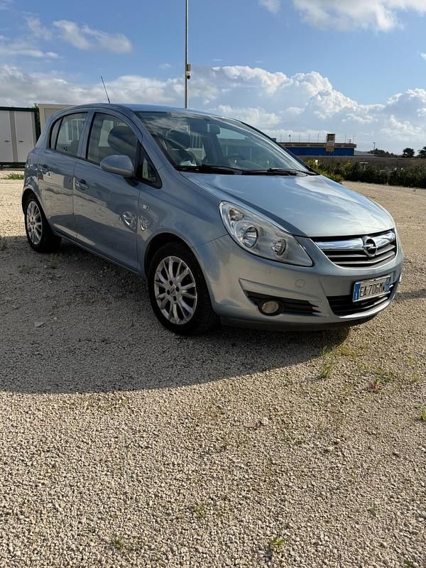 Usata Opel Corsa 90 CV (66 kW) 2010 Argento Utilitaria