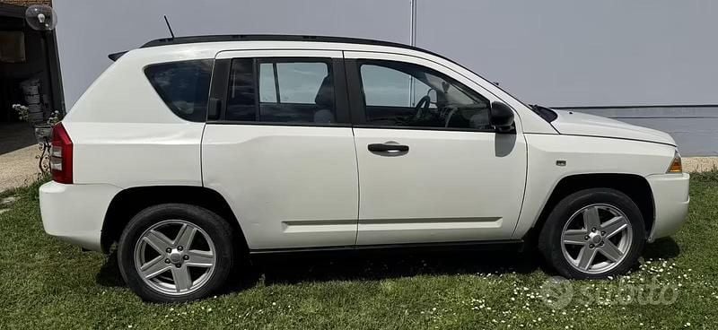 Usata Jeep Compass 140 CV (102 kW) 2009 Bianco SUV