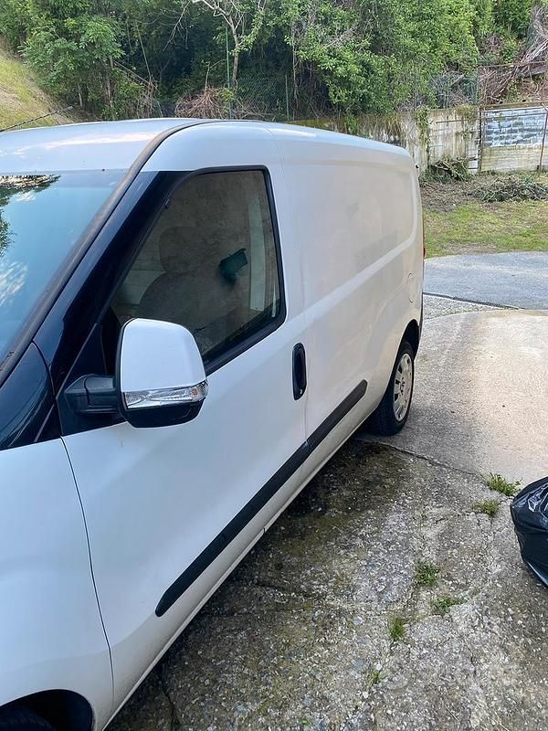Usata Fiat Doblò 105 CV (77 kW) 2012 Bianco Monovolume