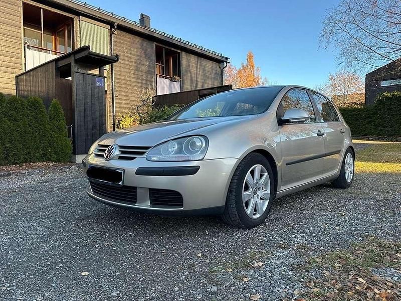 Argento Usata 2004 VW Golf IV Comfortline Tre volumi | 2500 € (Super prezzo) - Immagine 1/4