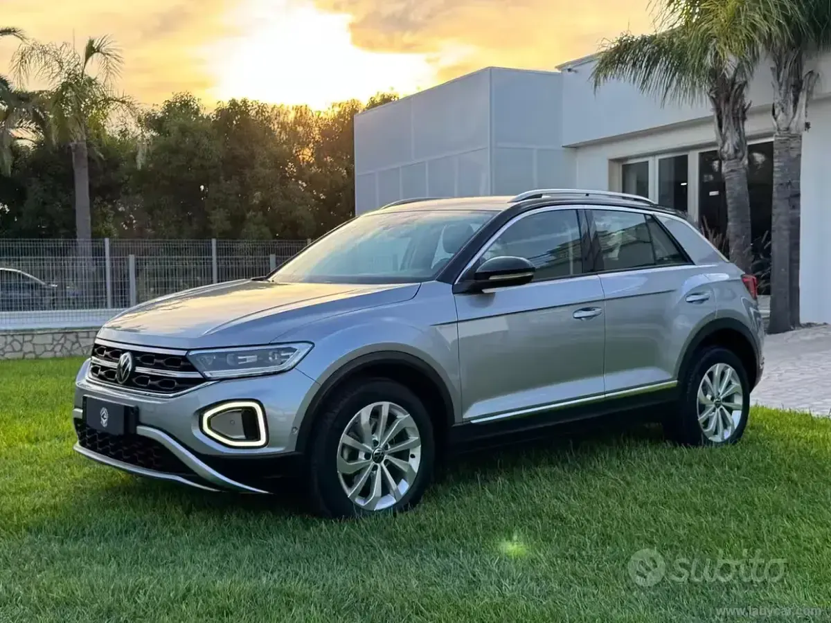 Usata VW T-Roc Style 110 CV (80 kW) 2023 Grigio SUV
