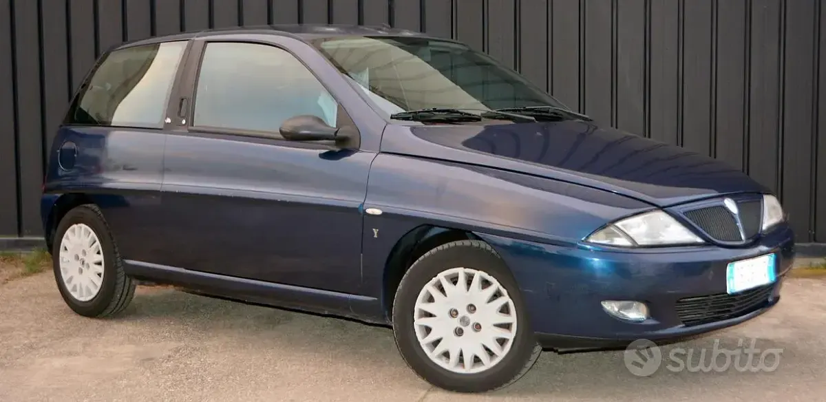 Usata Lancia Ypsilon 60 CV (44 kW) 2003 Blu Utilitaria
