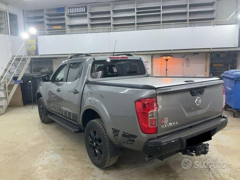 Usado Nissan Navara N-Guard 190 CV (139 kW) 2021 Gris Pickup/Camioneta