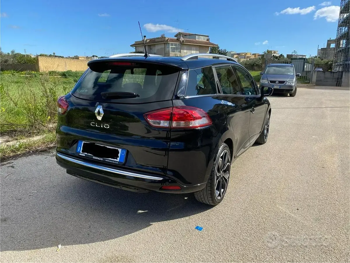 Usata Renault Clio 90 CV (66 kW) 2018 Nero Station wagon