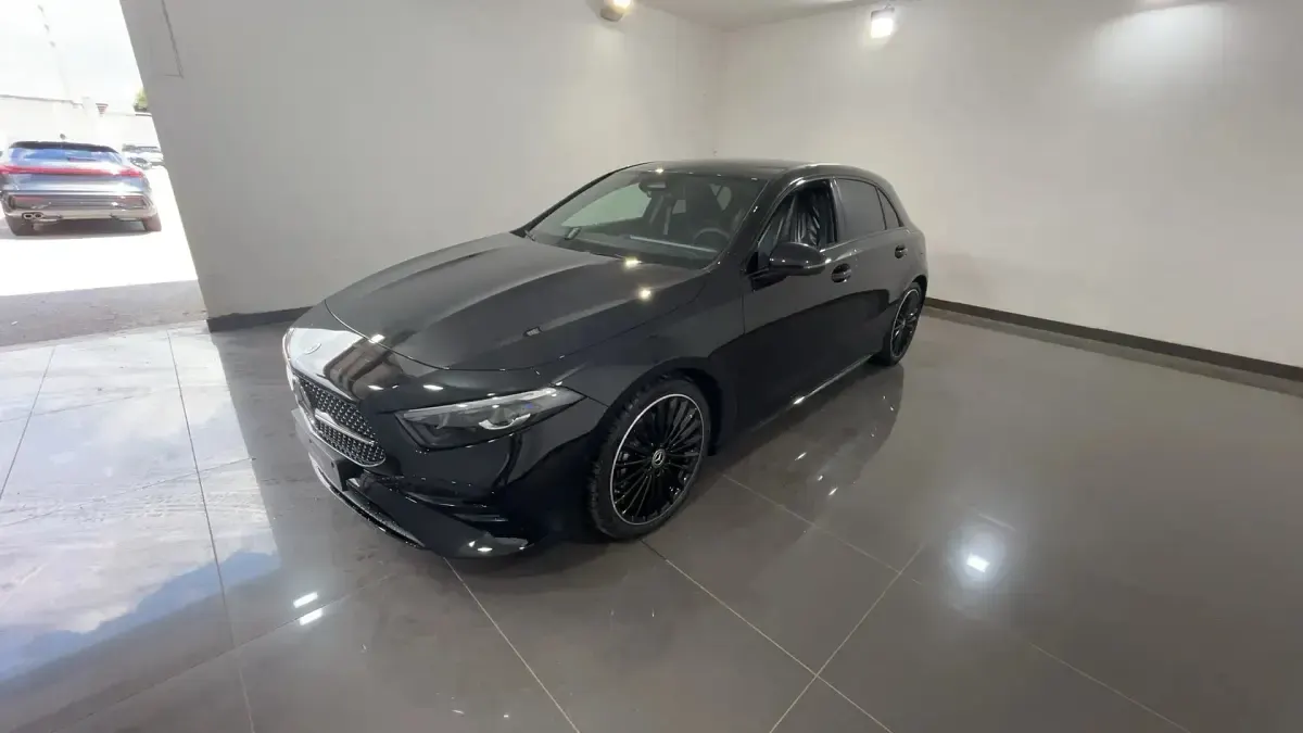 Nuova Mercedes A180 AMG line 116 CV (85 kW) 2026 Nero cosmo Berlina