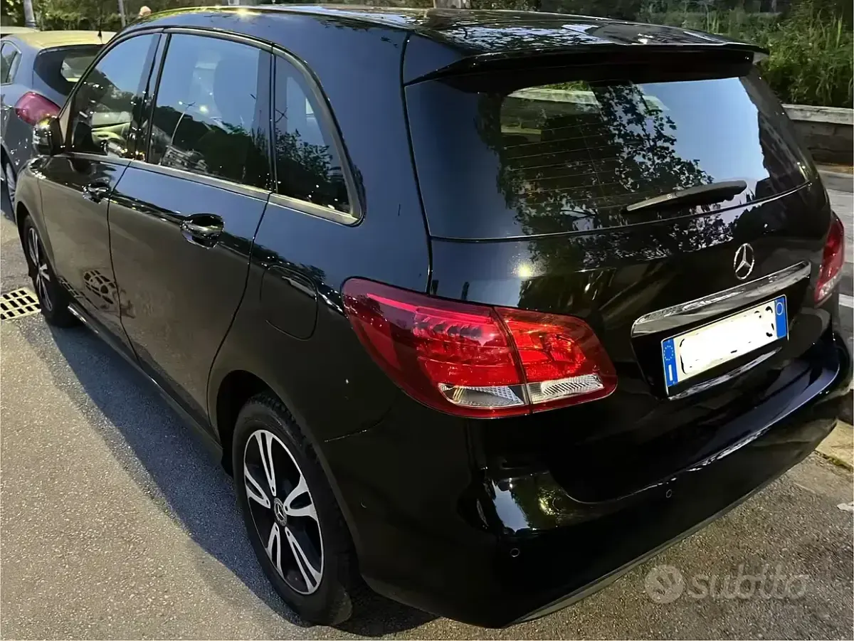 Begagnad Mercedes B200 136 HK (100 kW) 2017 Minibuss