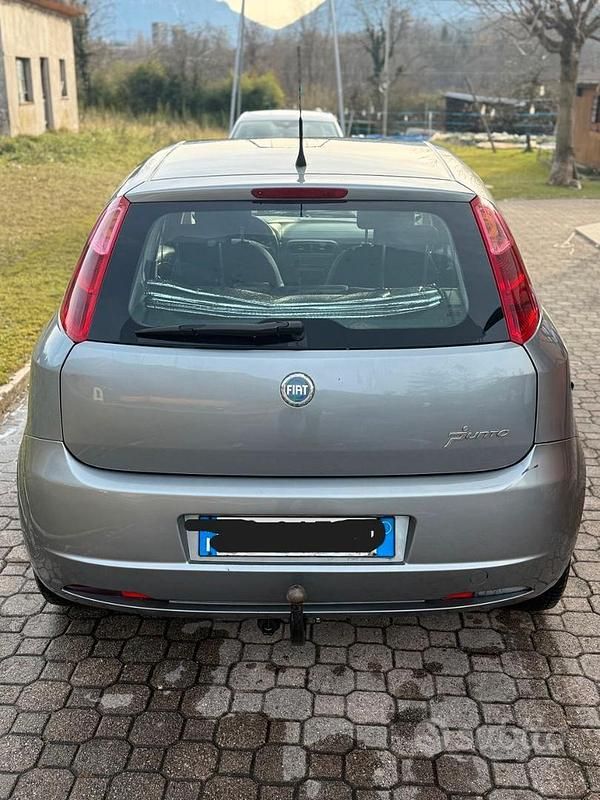 Usata Fiat Grande Punto 75 CV (55 kW) 2007 Grigio Utilitaria