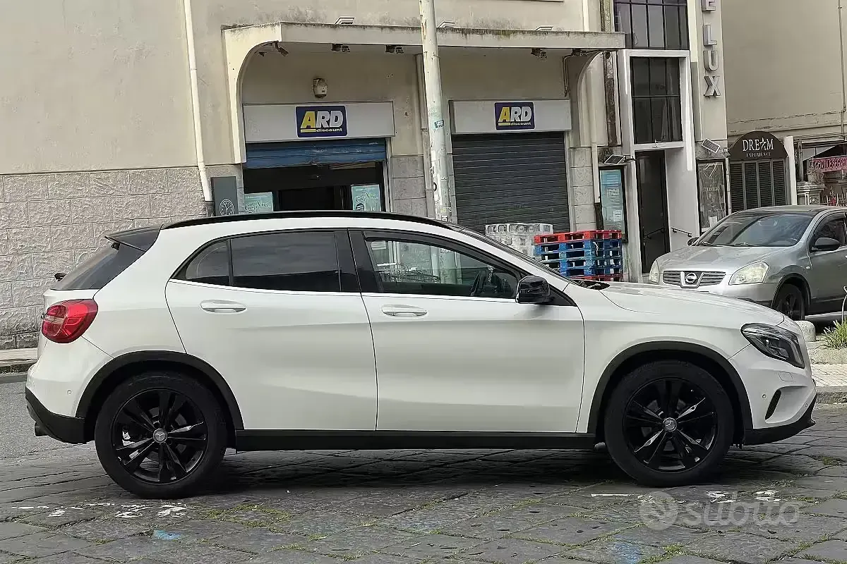 Usata Mercedes GLA180 Premium 109 CV (80 kW) 2015 Bianco SUV