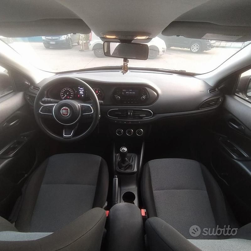 Usata Fiat Tipo 100 CV (73 kW) 2021 Grigio Berlina