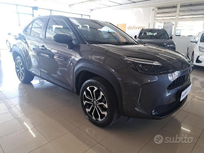 Usata Toyota Yaris Hybrid Trend 92 CV (67 kW) 2022 Grigio Station wagon