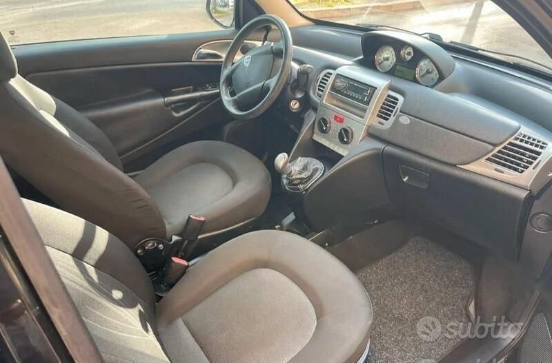 Usata Lancia Ypsilon 69 CV (50 kW) 2011 Nero Utilitaria