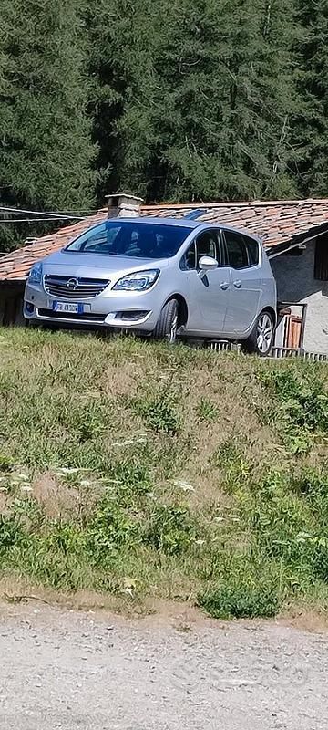 Grigio Usata 2015 Opel Meriva Monovolume | 6000 € (Cara) - Immagine 1/4