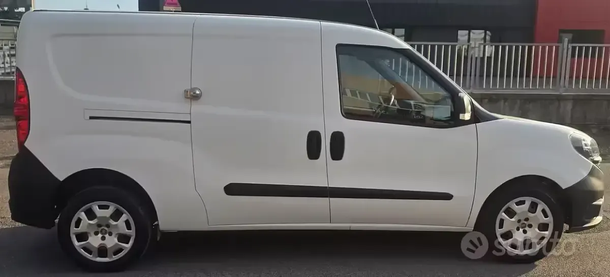 Usata Fiat Doblò 105 CV (77 kW) 2021 Bianco Monovolume
