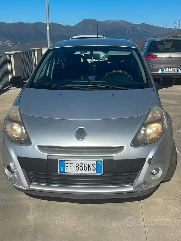 Usata Renault Clio II 65 CV (47 kW) 2010 Grigio Berlina