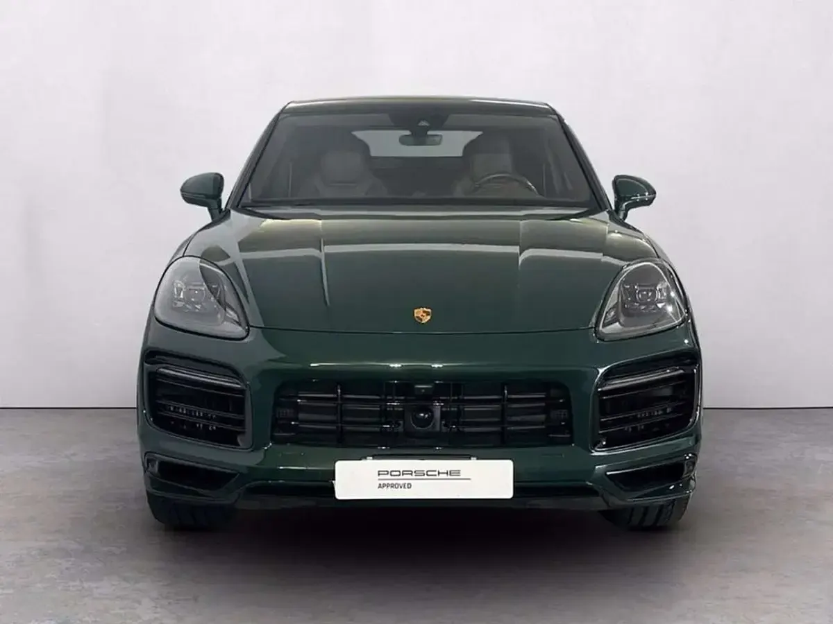 Usata Porsche Cayenne 462 CV (339 kW) 2022 Verde colore su campione SUV